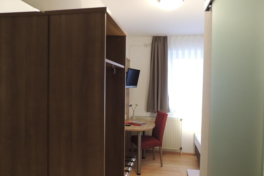 Hotel-Gasthof Neue Post Leutershausen  Pokoj fotografie