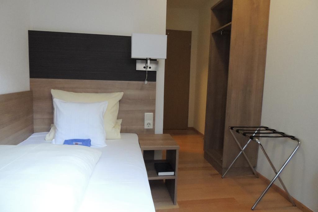 Hotel-Gasthof Neue Post Leutershausen  Pokoj fotografie